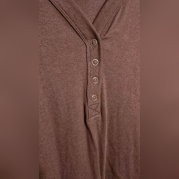 Torrid Plum V-Neck Buttoned Top - Picture 4 of 5